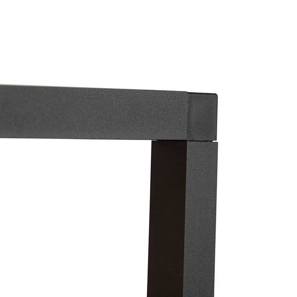 Detailansicht eines Eckverbindungsstücks aus Metall