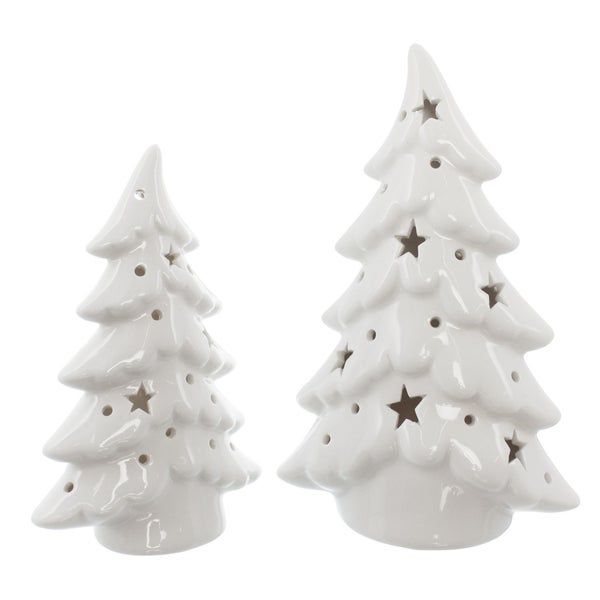Zwei Keramik-Weihnachtsbäume mit Sternenlöchern für weihnachtliche Dekoration