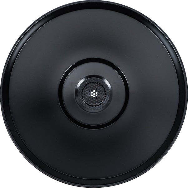 Schwarzer runder Deckel mit Belüftungssieb in der Mitte.
