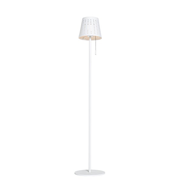 Weiße Stehleuchte mit perforiertem Lampenschirm und Zugschalter.