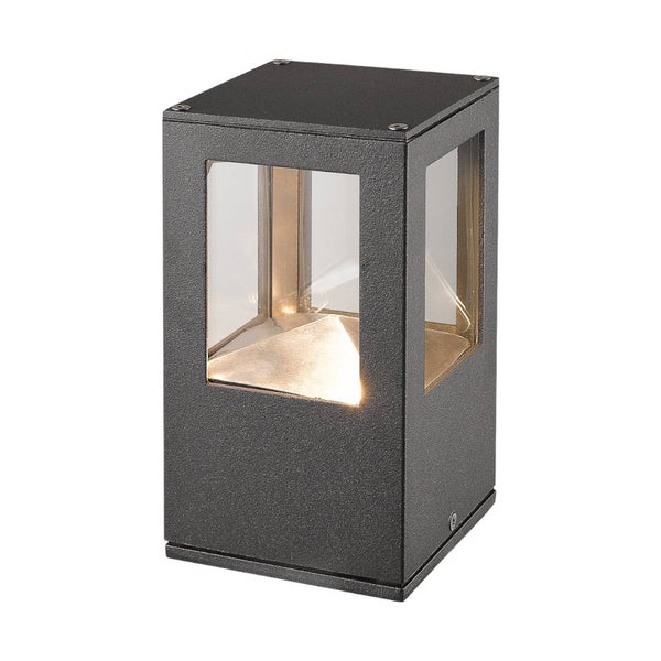 Quadratische Außen-Sockelleuchte aus Metall und Glas.