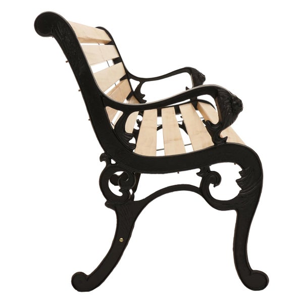 Gartenbank aus Holz mit verzierten Seitenteilen aus Gusseisen, Seitenansicht.