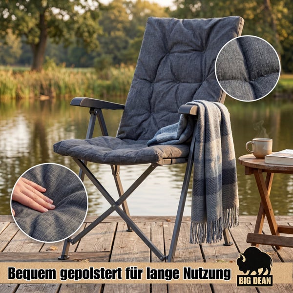Klappstuhl mit weichem Polster und Decke auf einem Holzsteg am Wasser mit Big Dean Logo