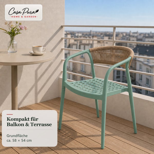 Gartenstuhl mit Armlehnen und geflochtener Rückenlehne auf einem Balkon, ideal für kleine Flächen, Maße 58 mal 54 Zentimeter, Casa Pura Logo