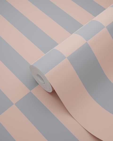 Vliestapete mit breitem Streifenmuster in Pfirsich und Grau.