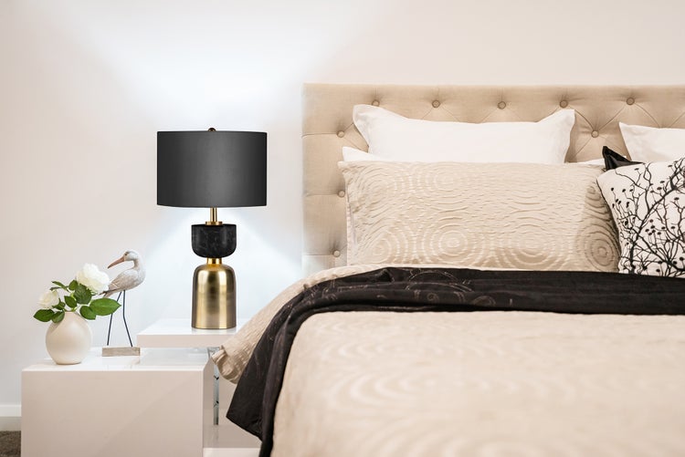 Tischlampe mit auffälligem Sockel aus Marmor in Schwarz Gold | Wohnzimmer Esszimmer Leuchte