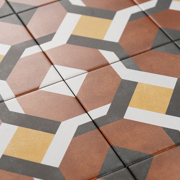 Wandfliesen oder Bodenfliesen mit geometrischem Muster in quadratischem Format für den Innenbereich