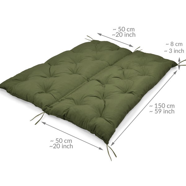 Gartenbankauflage mit Maßen: Länge circa 150 Zentimeter, Breite circa 50 Zentimeter und Dicke circa 8 Zentimeter.