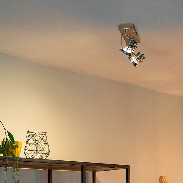 Deckenleuchte mit zwei Strahlern und Regal