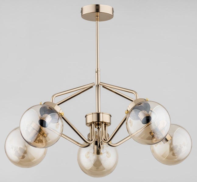 Moderne Deckenleuchte mit fünf Glaskugeln und Metallgestell in metallischer Optik.