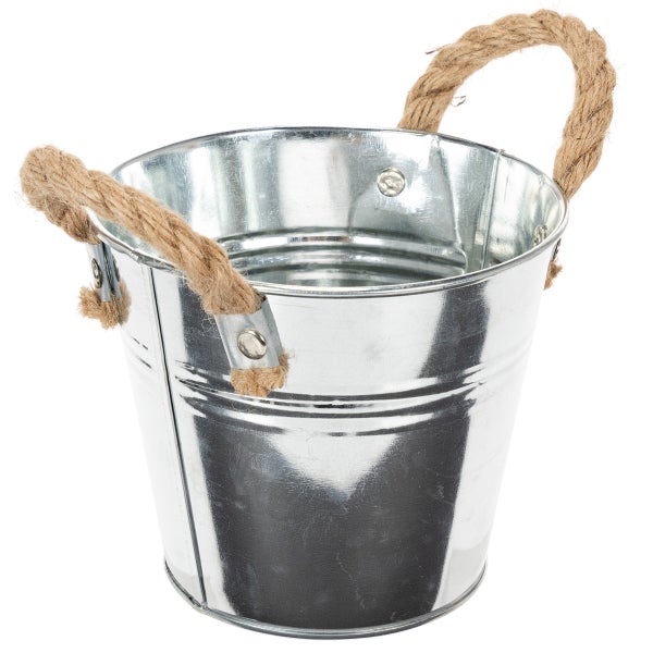 Kleiner Zinkeimer mit zwei Griffen aus Seil.