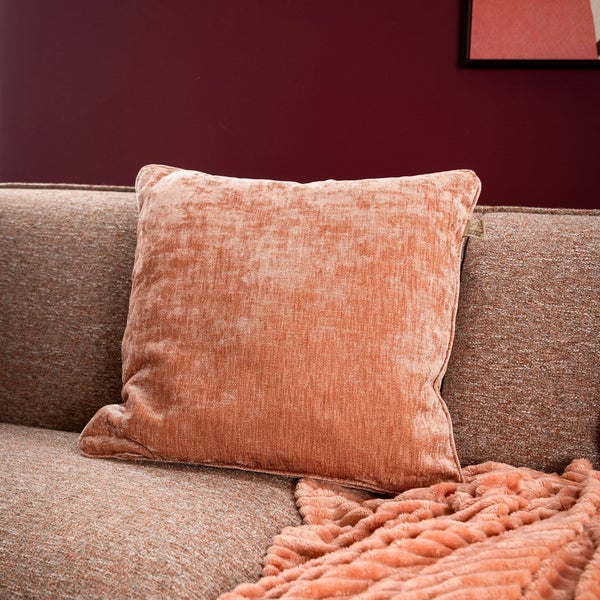 Dekokissen aus Gewebe auf einem Sofa