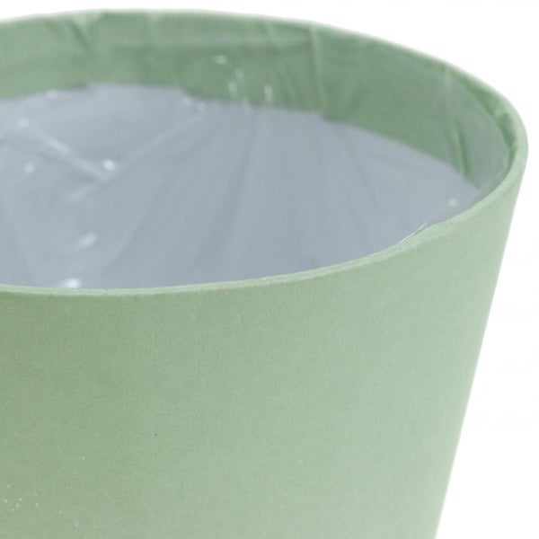 Nahaufnahme eines grünen Pflanztopfes mit einer transparenten Kunststoffeinlage.