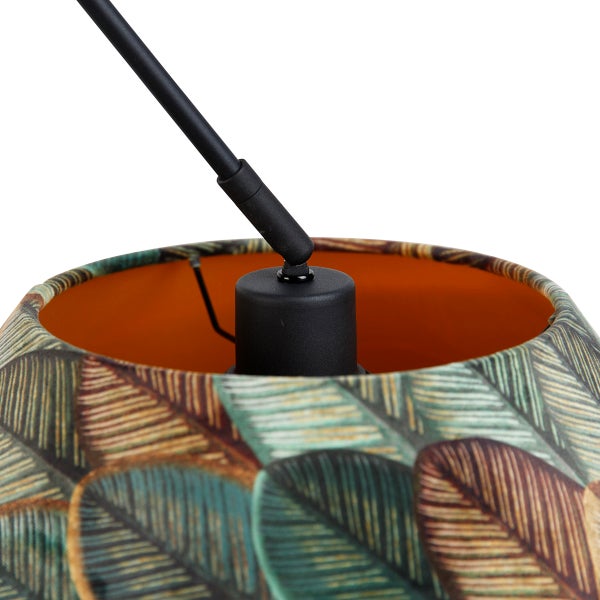 Detailaufnahme eines Lampenschirms mit Blattmuster, orangefarbener Innenseite und schwarzer Metallhalterung.