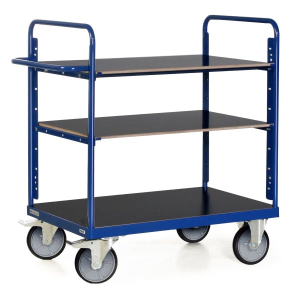 Etagenwagen mit drei Ladeflächen zur Lastenbeförderung