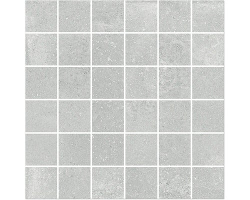 Quadratisches Mosaikfliesen-Arrangement für Wand- und Bodengestaltung