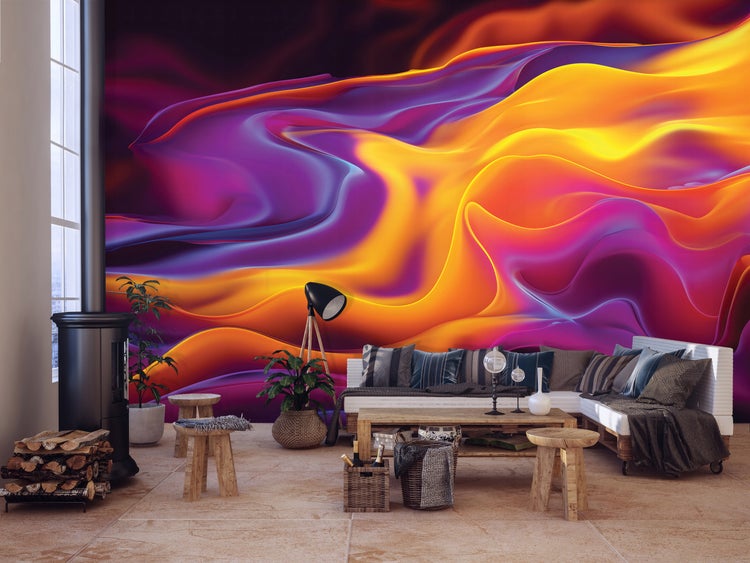 Wohnzimmer mit Kaminofen, Holzhocker, Sofa und abstrakter Wandtapete