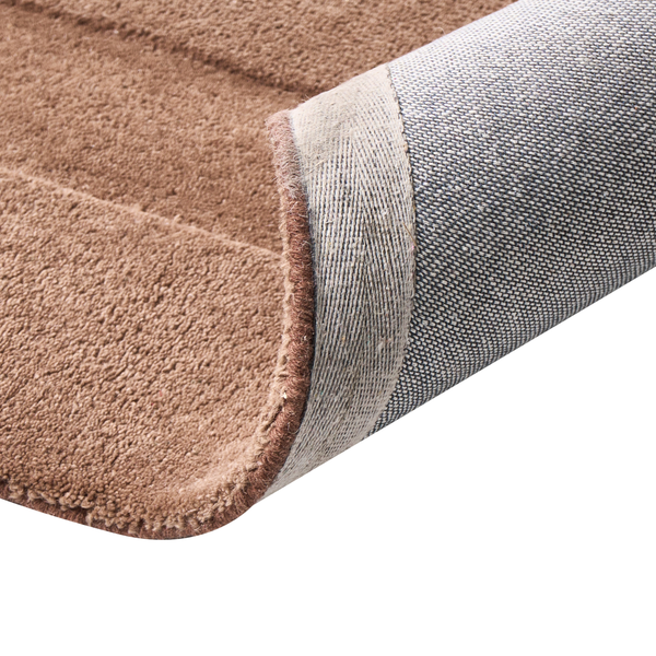 Brauner Hochflor-Teppich mit gewebter Textilrückseite