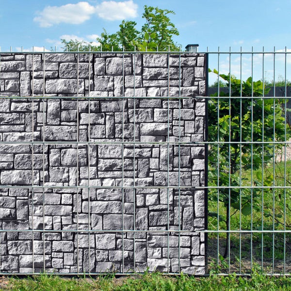 Gabionenzaun mit Steinfüllung im Garten