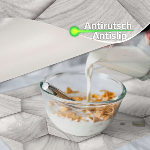 Antirutsch-Oberfläche mit Sechseck-Muster in Holzoptik, dargestellt mit einer Schüssel Müsli und Milch.