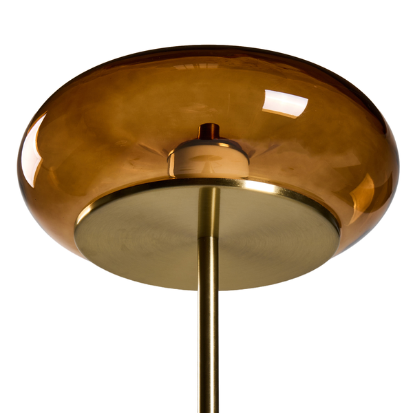 Moderne Stehleuchte mit flachem Glasschirm und Metallfuß als Standleuchte für den Wohnbereich