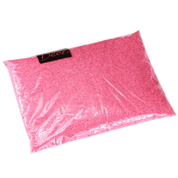 Pinkfarbener Dekosand in einem Beutel für Bastelarbeiten und Dekorationen.