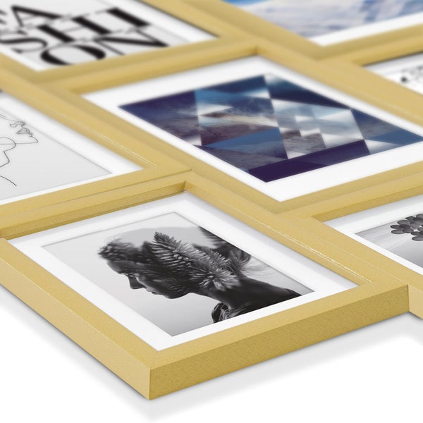 Set mit quadratischen Bilderrahmen in Goldoptik mit Passepartout zur Wanddekoration.