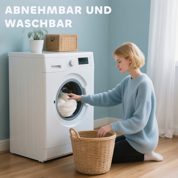 Szene mit einer Frau, die Wäsche in eine Waschmaschine legt; Wäschekorb und Zimmerpflanze sichtbar; Text: Abnehmbar und waschbar