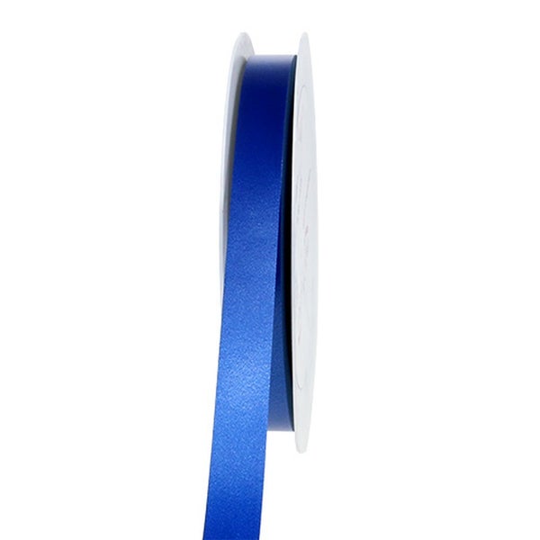 Blaues Satinband auf einer Rolle