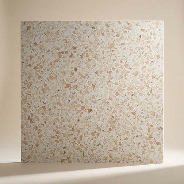 Quadratische Fliese mit Terrazzo Optik aus Stein