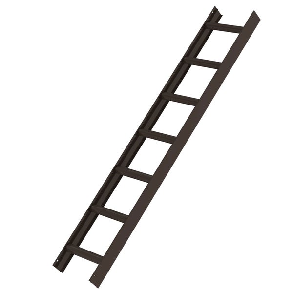 Eine braune Leiter für den Dachbodenaufstieg