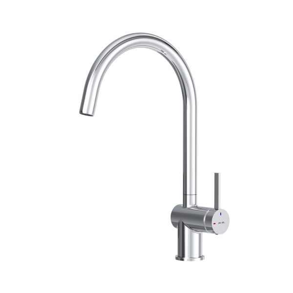 Verchromter Wasserhahn mit hohem Auslauf