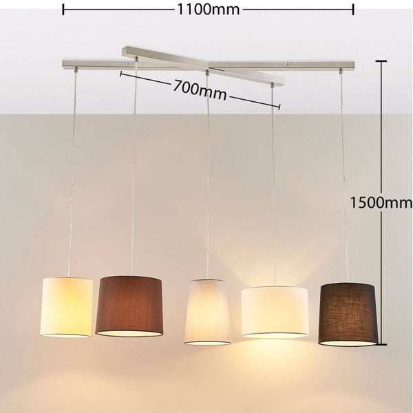Pendelleuchte 5-flammig mit Stoffschirmen, Breite 1100 Millimeter, Höhe 1500 Millimeter.