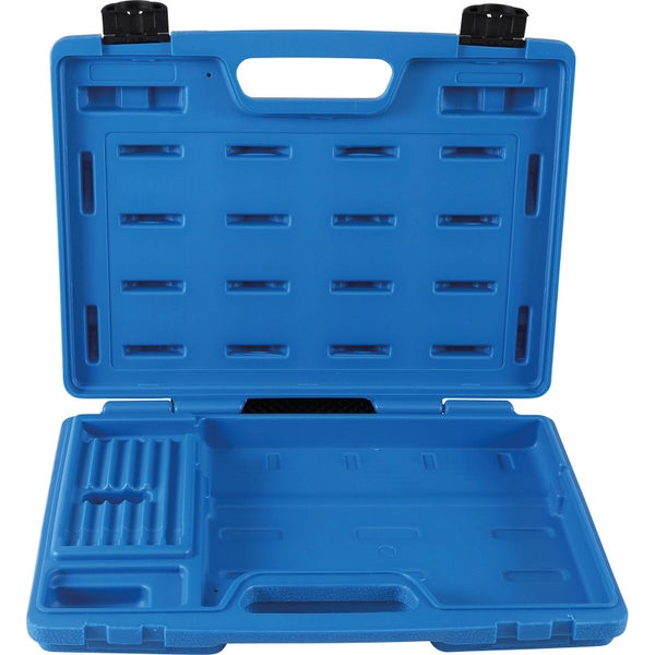 Geöffnete blaue Werkzeugkiste mit Fächern