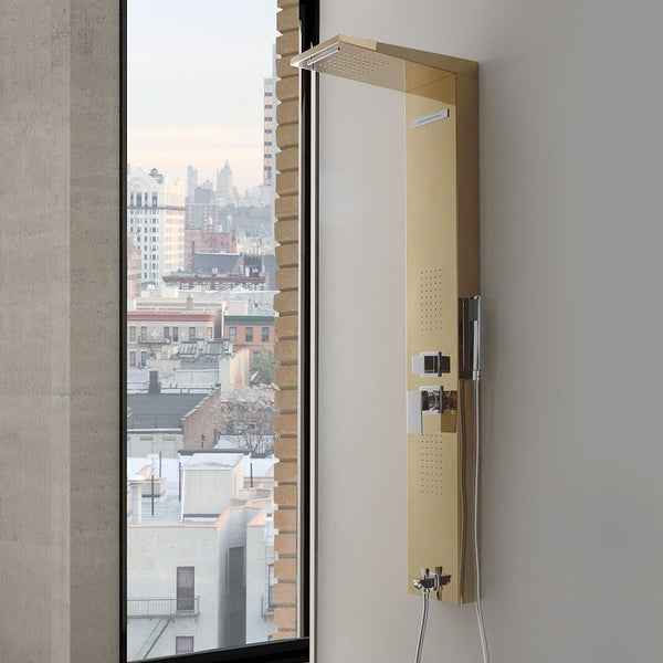 Duschpaneel mit Kopf- und Handbrause im Badezimmer