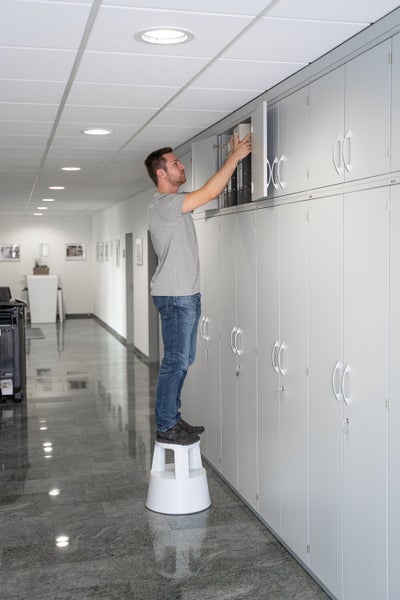 PROREGAL Kunststoff-Rolltritt Höhe 44cm Traglast  150kg Inkl. 3 Federrollen Kunststoff Rutschfeste Standfläche