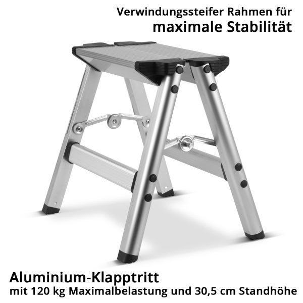Aluminium-Klapptritt mit einer maximalen Belastbarkeit von 120 Kilogramm und einer Standhöhe von 30,5 Zentimetern.