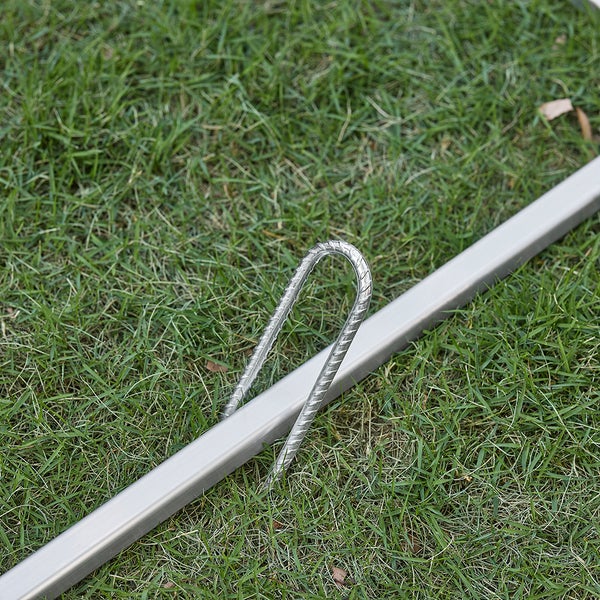 Metallhering zur Befestigung auf Rasen