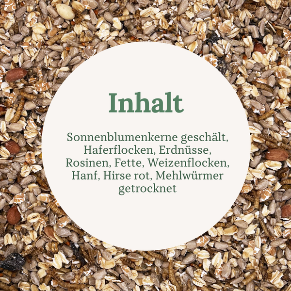 Inhaltsangabe von Vogelfutter bestehend aus Sonnenblumenkernen Haferflocken Erdnüssen Rosinen Fetten Weizenflocken Hanf roter Hirse und Mehlwürmern