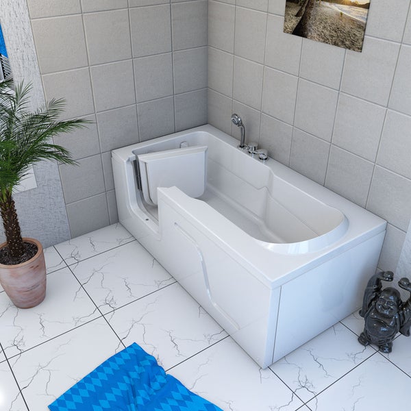 Barrierefreie Badewanne mit Tür in einem hellen Badezimmer