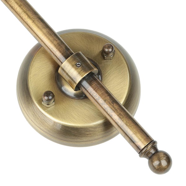 Detailansicht einer Wandleuchte mit Metallarm