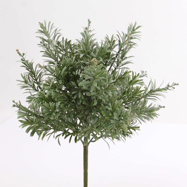 Künstliche Pflanze als Busch mit schmalen grünen Blättern und kleinen Knospen.