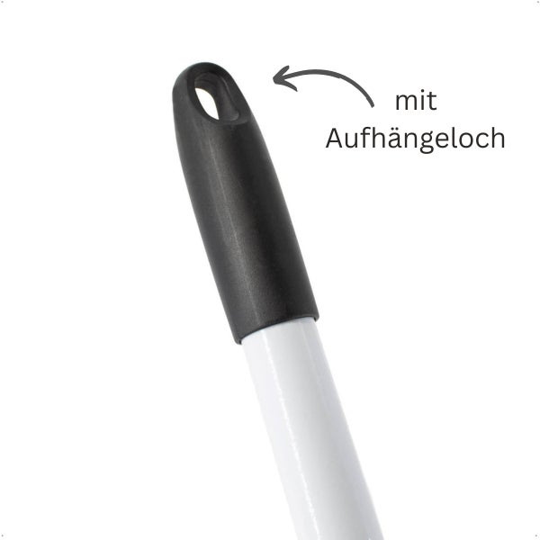Griffende eines Stiels mit integriertem Aufhängeloch für eine ordentliche Aufbewahrung.