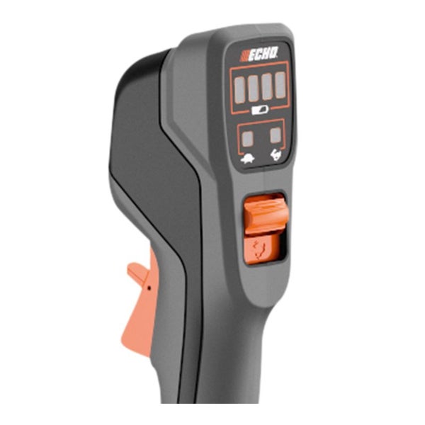 Detailansicht des Griffs einer ECHO Motorsense mit Bedienelementen und Batteriestandsanzeige