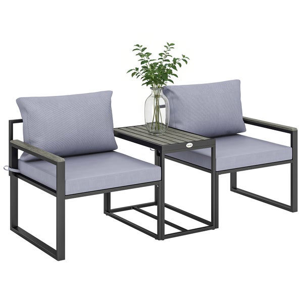 Modernes graues Garten-Lounge-Set mit Zweisitzer-Bank und Beistelltisch auf einer Steinterrasse in einem hellen Garten.
