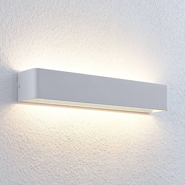Rechteckige LED-Wandleuchte aus Aluminium in Silber mit Lichtaustritt nach oben und unten.