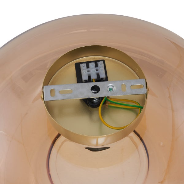 Detailansicht einer Deckenleuchte mit Verkabelung und Befestigung