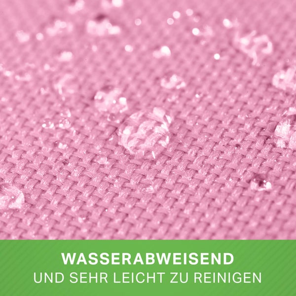 Strukturdetail eines wasserabweisenden Gewebes mit Wassertropfen auf der Oberfläche, pflegeleichtes Material.
