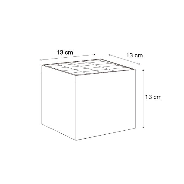 Maßzeichnung einer würfelförmigen Außenleuchte mit Maßen von 13 mal 13 mal 13 Zentimeter.