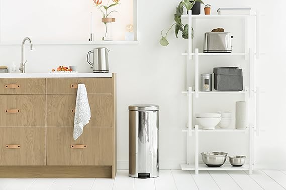 Brabantia Klassischer Tretmülleimer Mit Soft Verschluss 30 Liter HxBxT 67,9 x 29,3 x 38 cm Metall Edelstahl